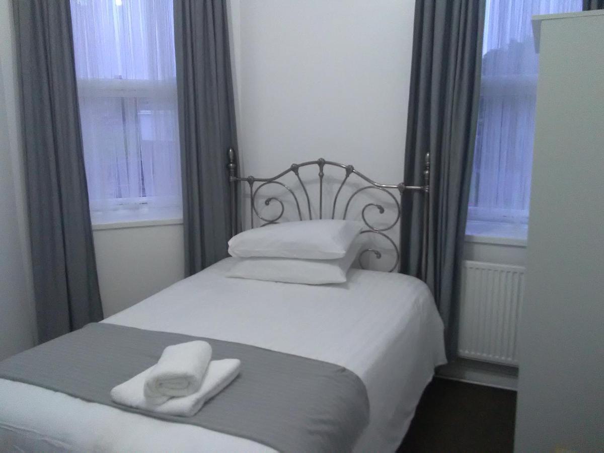 Newcastle West Hotel & Bar Zewnętrze zdjęcie