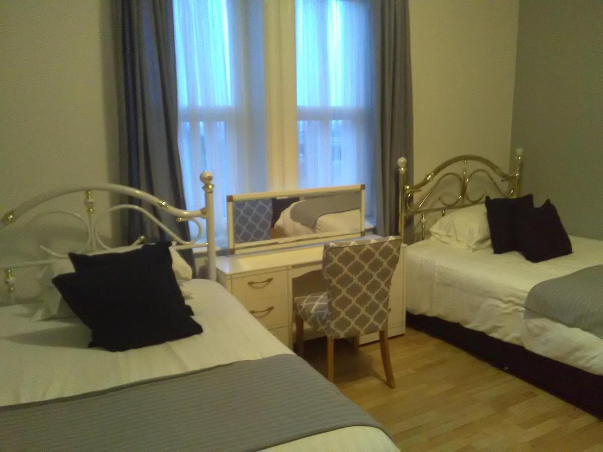 Newcastle West Hotel & Bar Zewnętrze zdjęcie