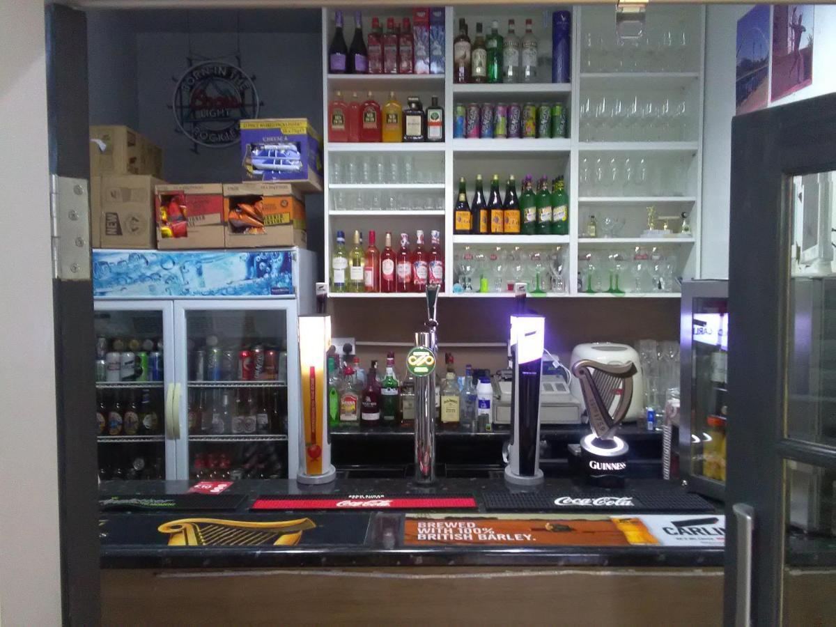 Newcastle West Hotel & Bar Zewnętrze zdjęcie